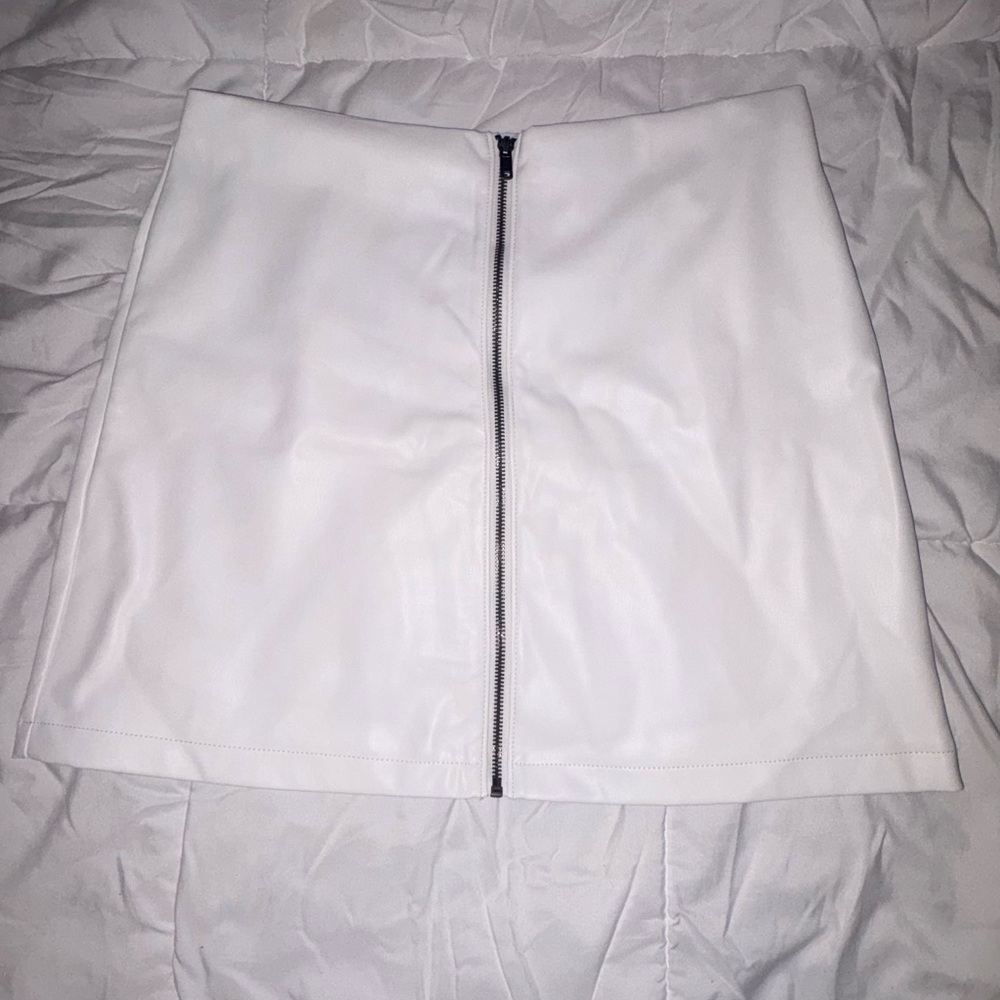 Abercrombie & Fitch White Mini Skirt with Zipper vegan leather